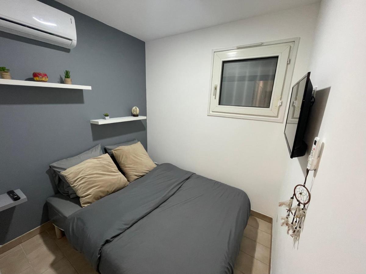 2 Pieces Climatise-wifi / 4 Voyageurs / Boxe Prive / 2 Piscines / 2 Tennis / Petanque / Pingpong