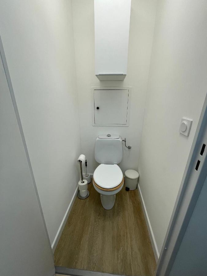 2 Pieces Climatise-wifi / 4 Voyageurs / Boxe Prive / 2 Piscines / 2 Tennis / Petanque / Pingpong Apartment