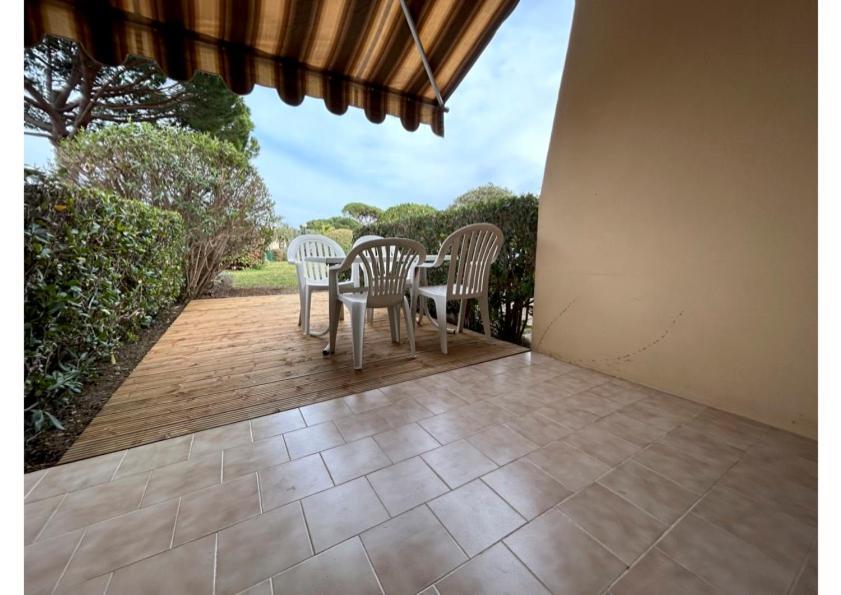 2 Pieces Climatise-wifi / 4 Voyageurs / Boxe Prive / 2 Piscines / 2 Tennis / Petanque / Pingpong *